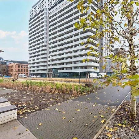 Old Town River With Balcony & Parking By Renters Apartament