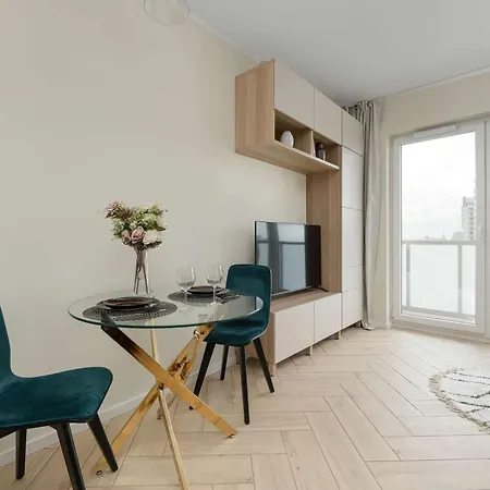 Old Town River With Balcony & Parking By Renters Apartament
