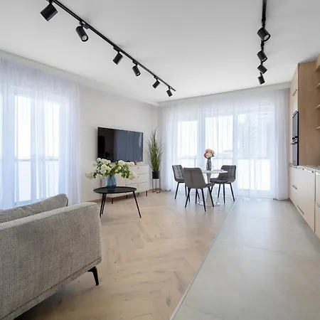 Old Town River With Balcony & Parking By Renters